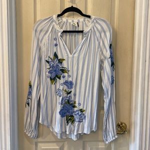 Boho chic EUC Anthropology Akemi + Kin long sleeve embroidered blouse.